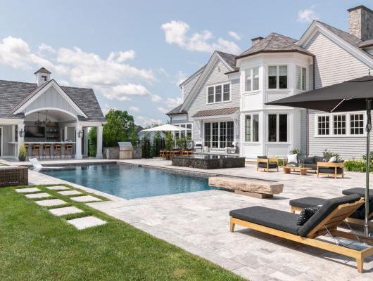 Brendon Properties设计的波士顿郊区泳池屋